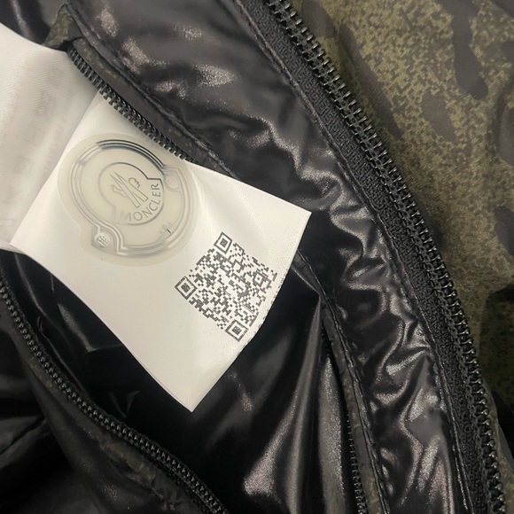 Moncler Rare Obert Giubbotto Jacket in Leopard Sz 2 - Picture 16 of 16